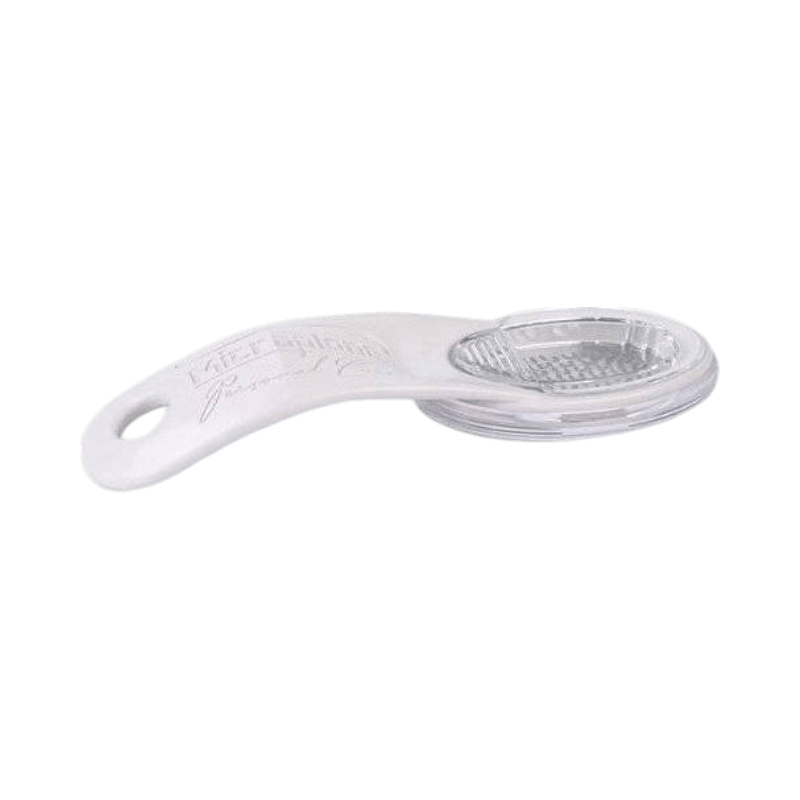 Microplane Premium fodfil med ergonomisk håndtag – fjerner hård hud med præcision og kontrol.