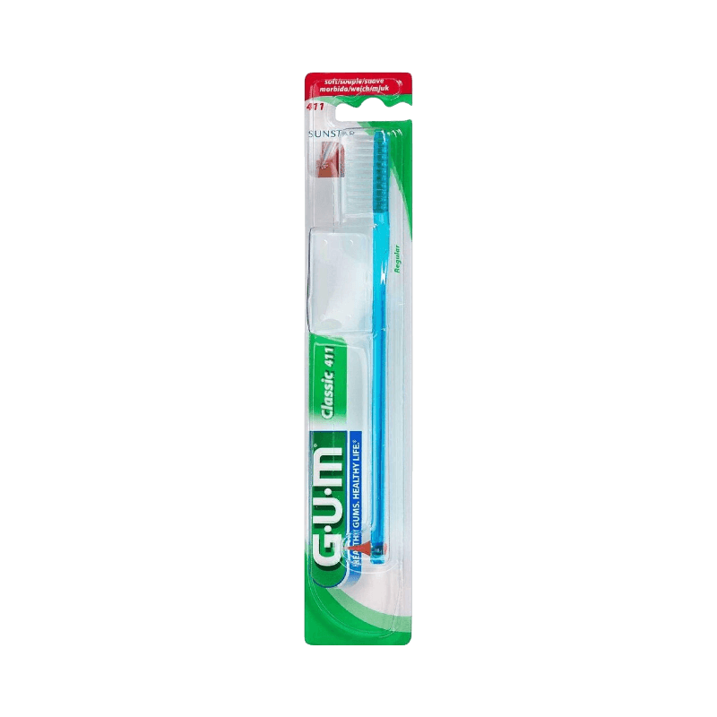 GUM Classic 411 tandbørste med bløde børstehår – skånsom mod tandkød og effektiv mod plak.